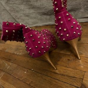 Pink spiked booties✨